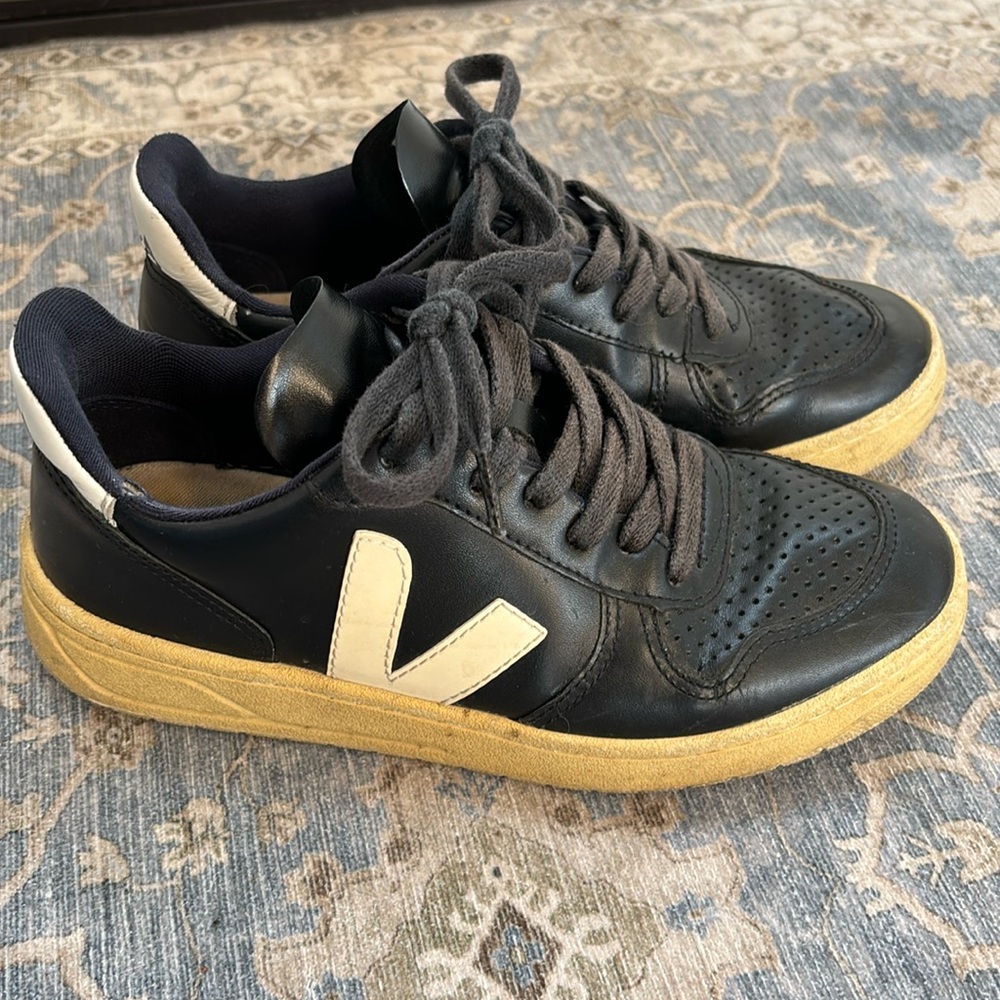 Veja V10 sneakers